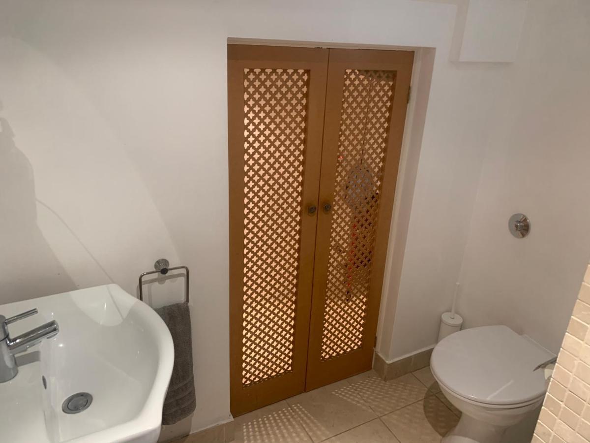 Cozy 1 Bedroom Basement Flat Londres Extérieur photo