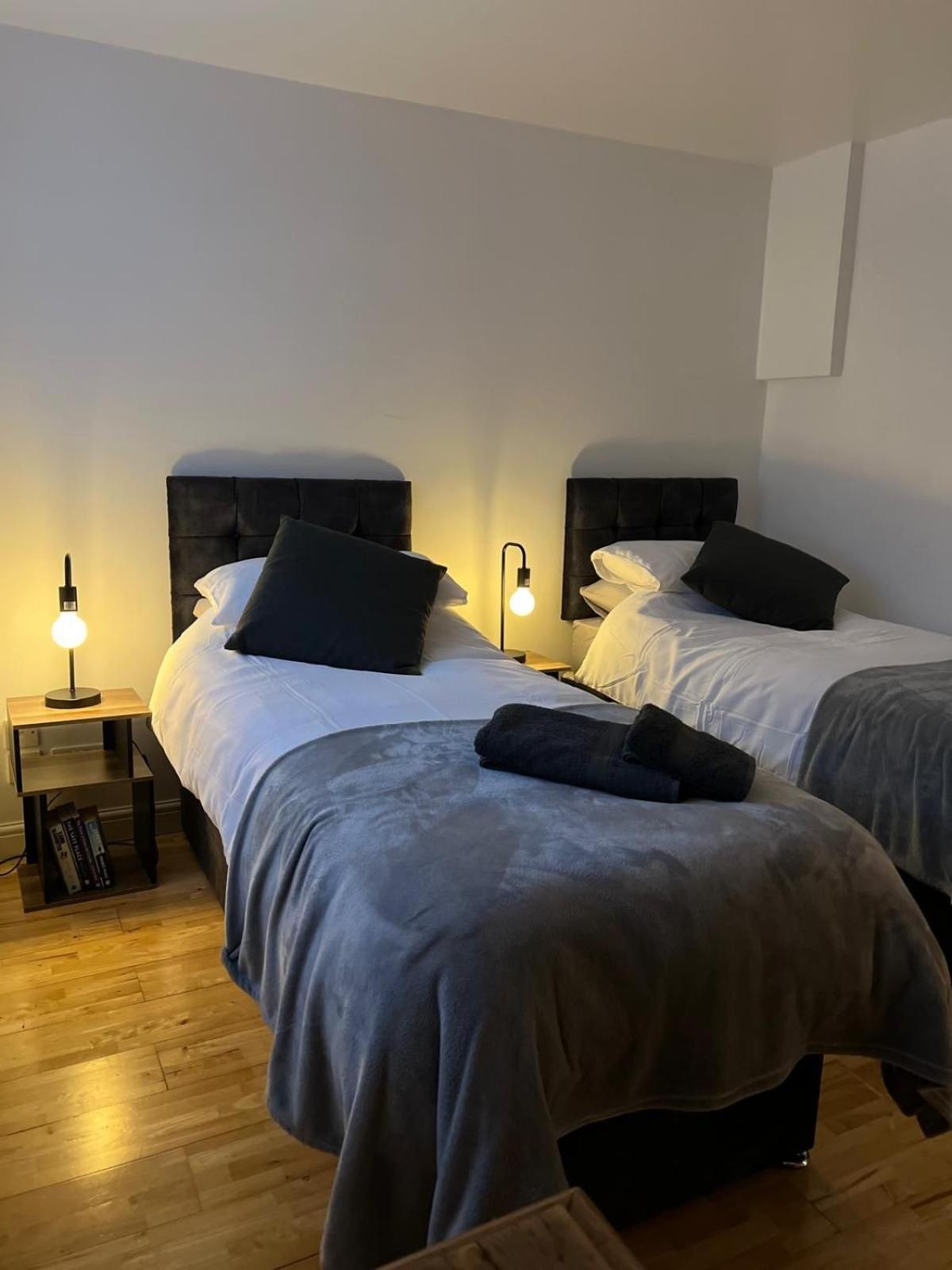 Cozy 1 Bedroom Basement Flat Londres Extérieur photo